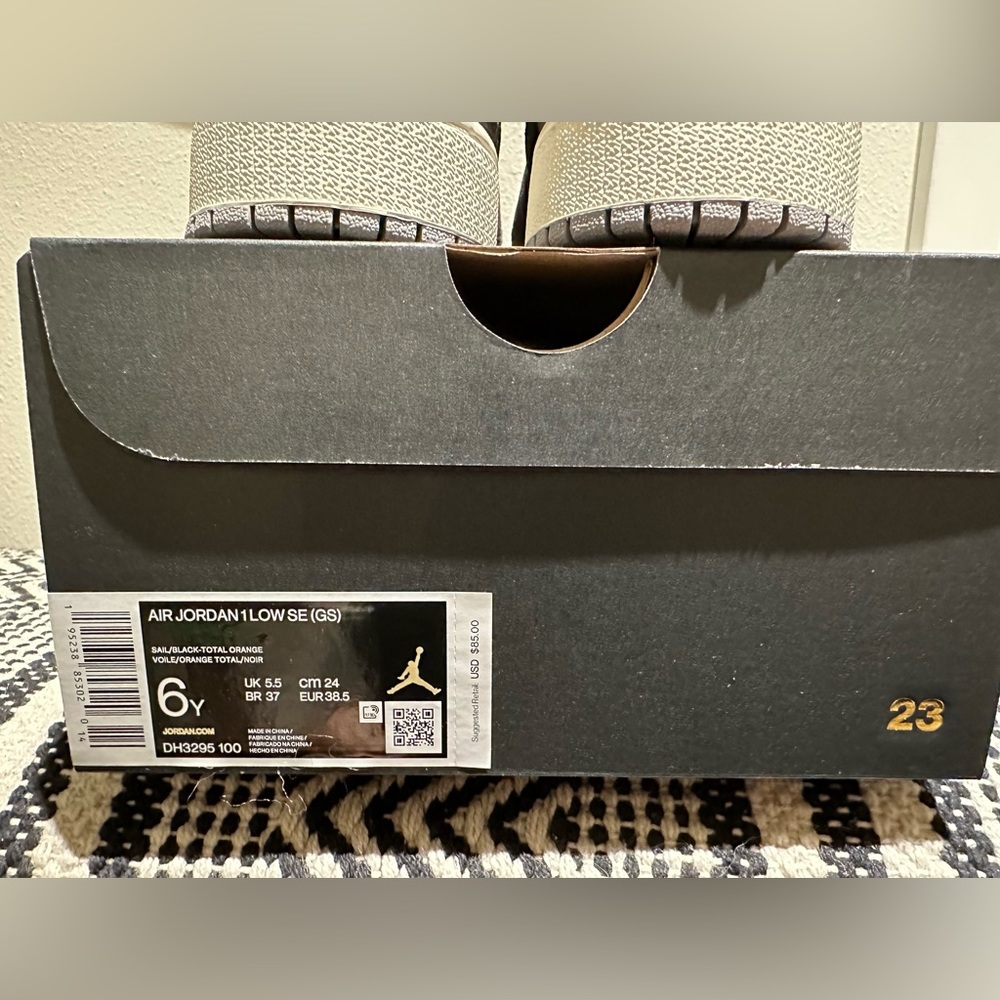 NIKE AIR JORDAN 1 LOW sail grey black total orange se craft, youth 6 wmns 7.5 - Picture 5 of 8